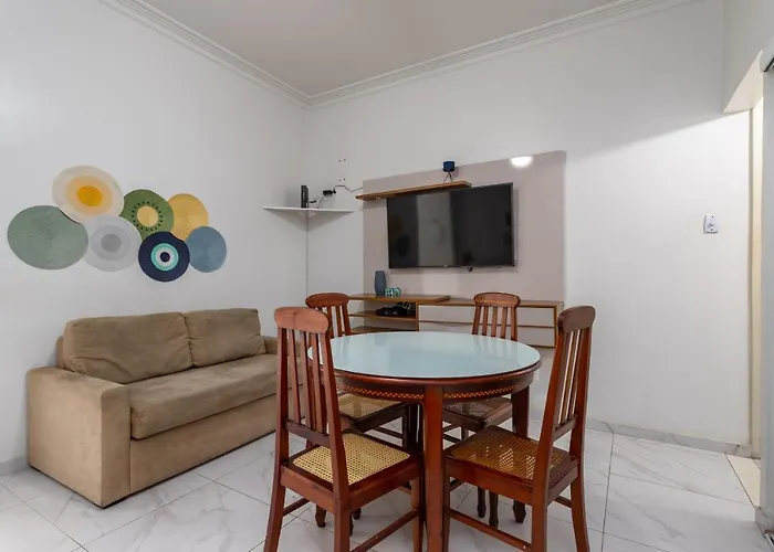 CaviRio BR403 - Ótima localização no início de Copacabana, próximo à praia e metrô